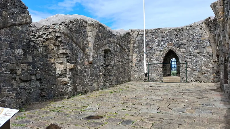 Dundonald - Top floor Top floor (private hall) of Dundonald Castle
